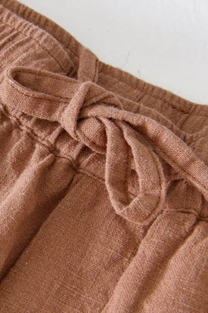 Men's fashion shorts: casual design, drawstring closure, side pocket detail