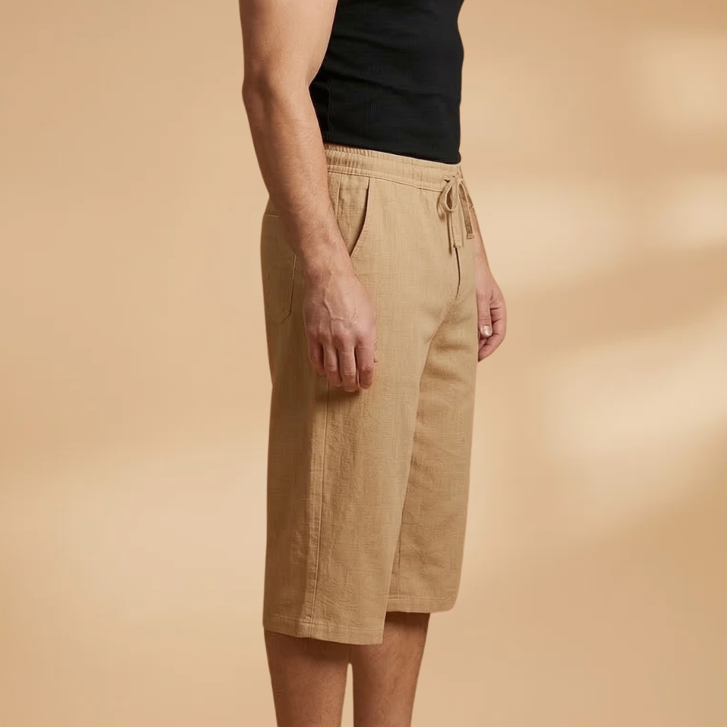 Stylish men's fashion casual shorts, ideal for relaxed summer outfits.