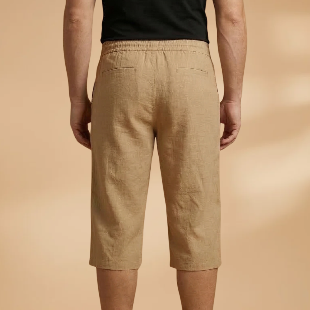 Casual men's shorts with practical side pockets and comfortable drawstring waist.
