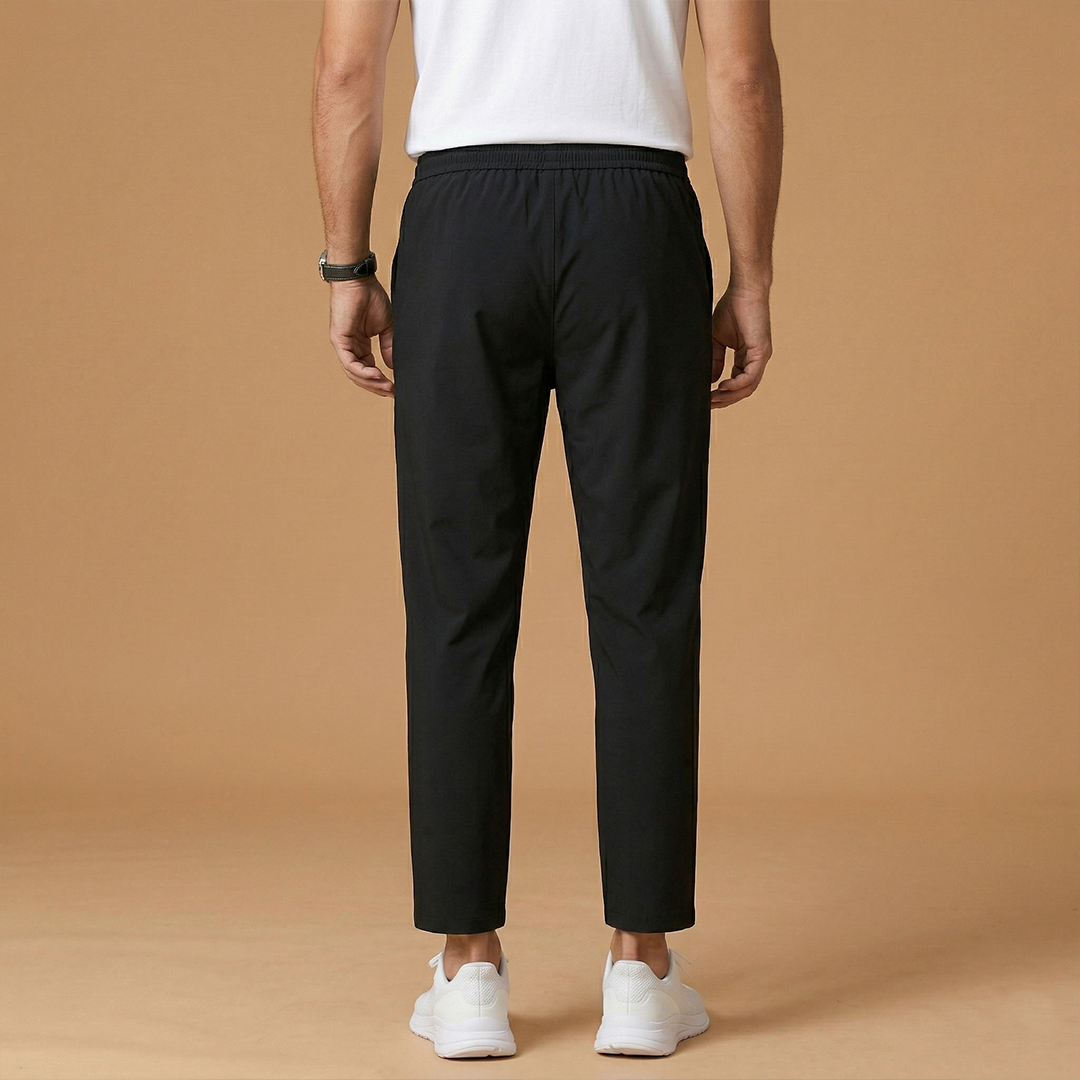Versatile men's trousers with elastic waist, ideal for everyday wear.