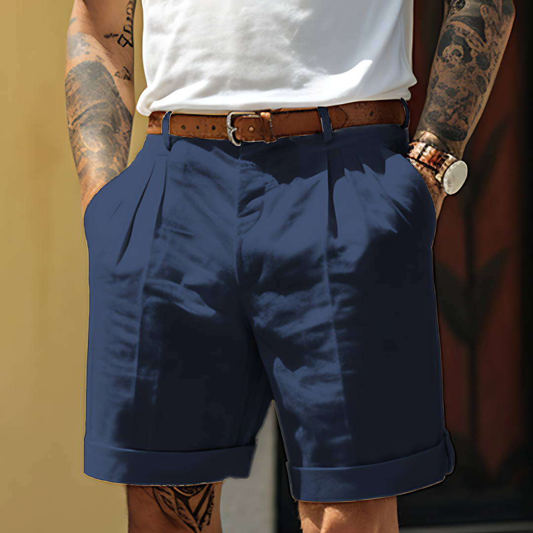 Elegant men's shorts, a stylish and comfortable choice for a refined smart casual outfit.