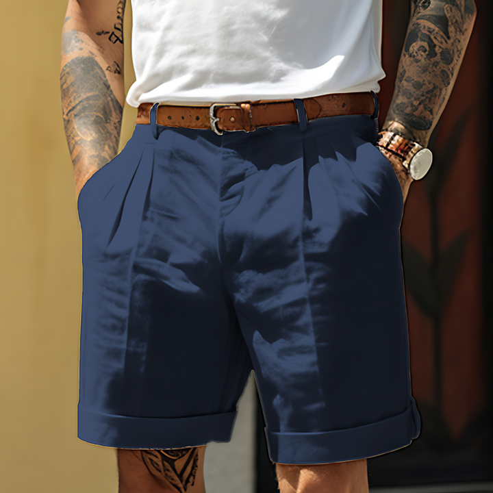 Elegant men's shorts, a stylish and comfortable choice for a refined smart casual outfit.