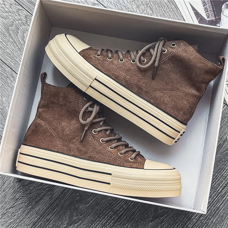 Men's casual high-top trainers with chunky platform sole, lace-up closure for a secure fit.