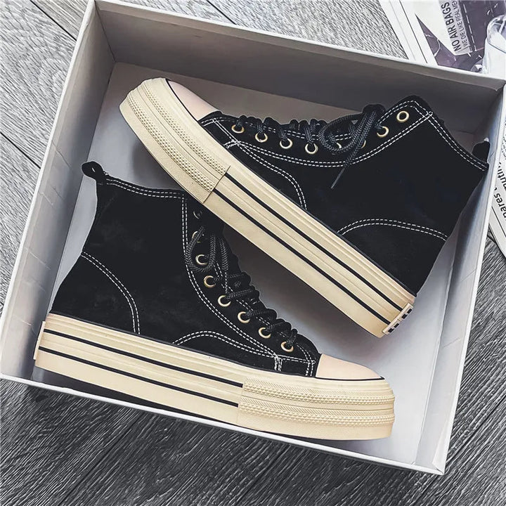 Versatile men's trainers, high-top style with a platform sole, ideal for travel and casual outings.