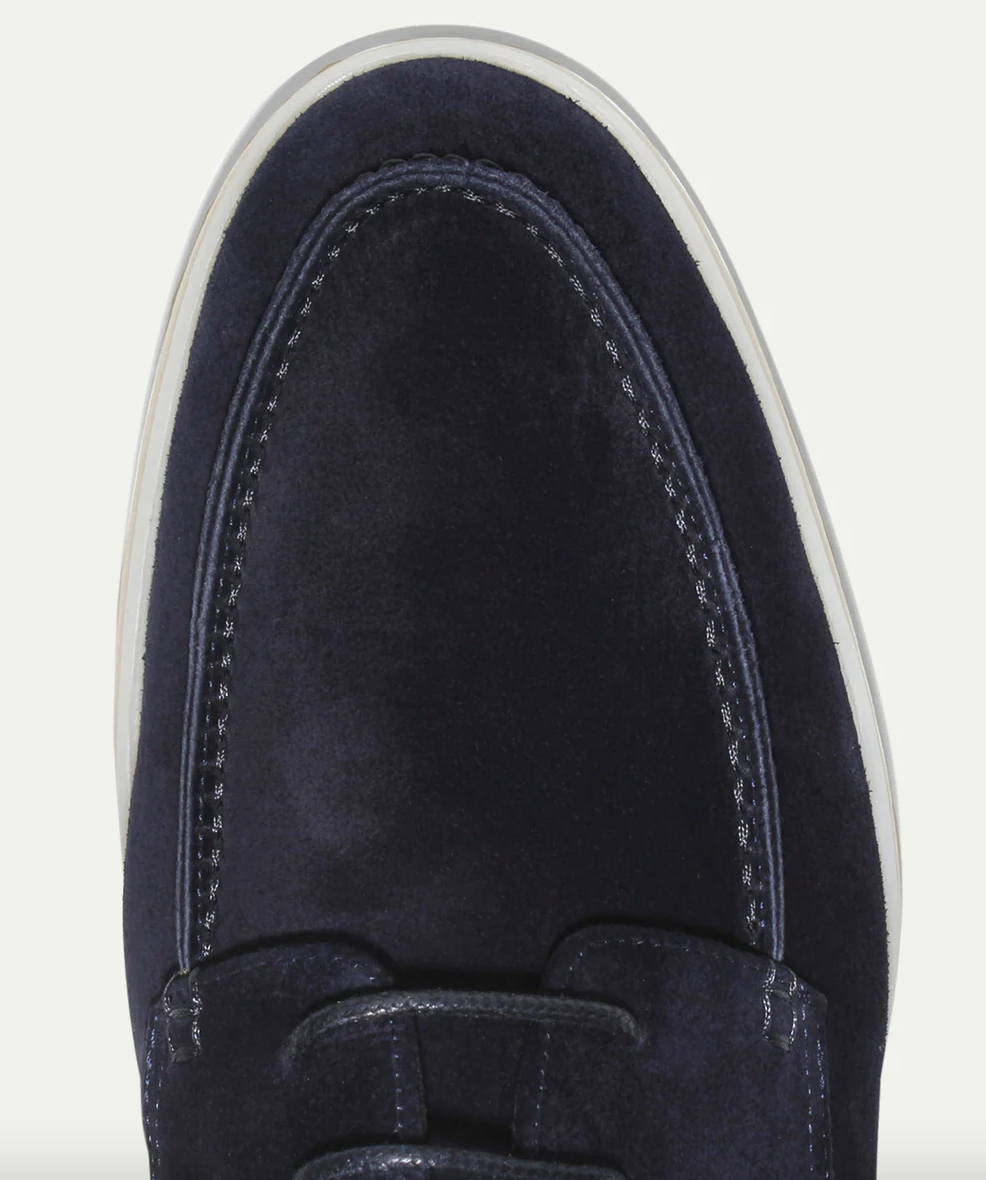 Classic men's deck shoes, lace-up style for versatile casual footwear, perfect for summer & spring adventures.