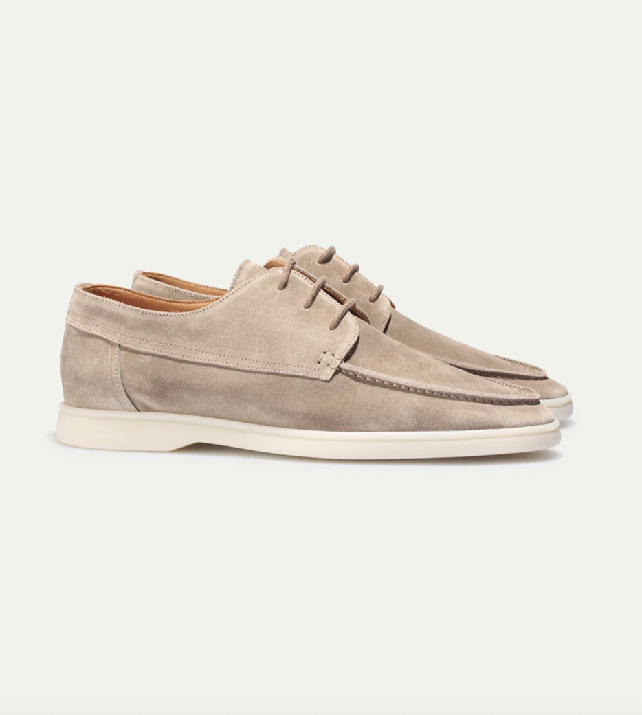 A pair of men's casual lace-up boat shoes in a versatile design, offering comfort for everyday spring & summer style.