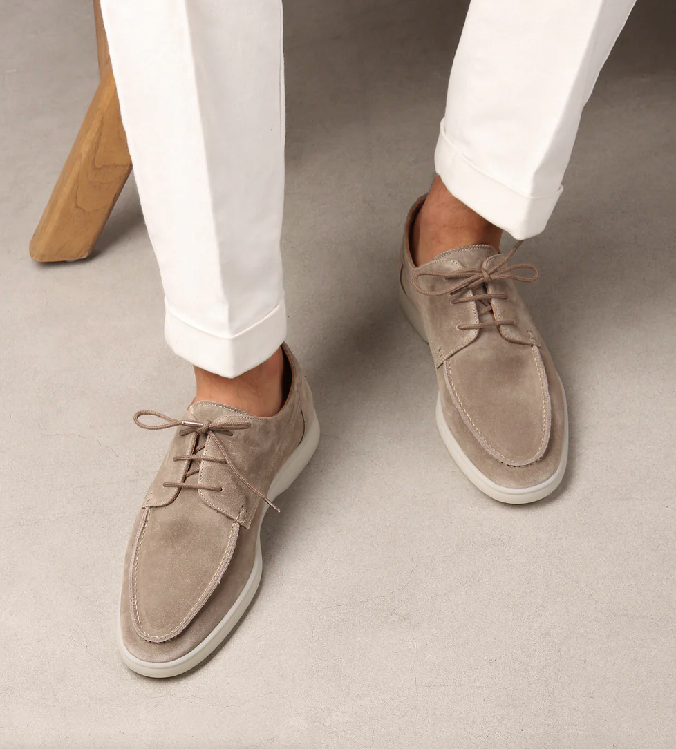 Men's everyday lace-up boat shoes, combining casual style with comfort, perfect loafers for versatile spring/summer fashion.