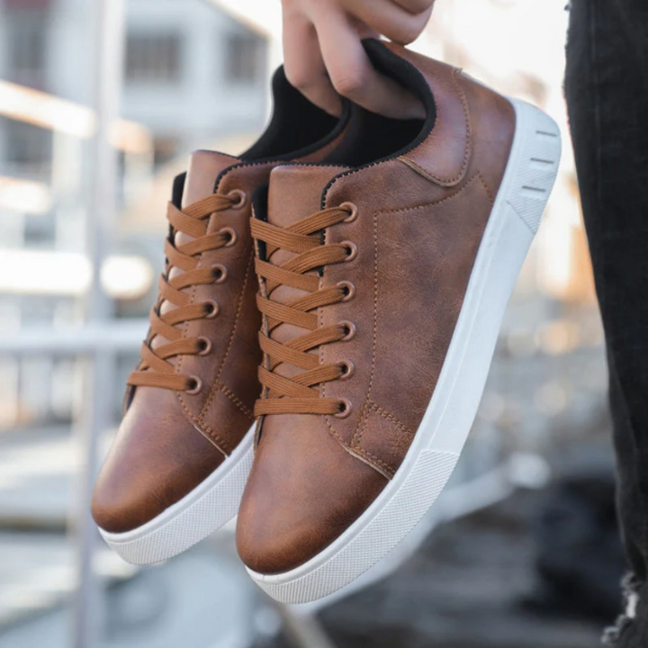 Durable and stylish men's lace-up sneakers, ideal for everyday casual outings.