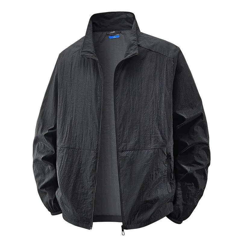 Lightweight men's casual jacket with a collar, ideal for transitional weather and comfortable everyday wear.