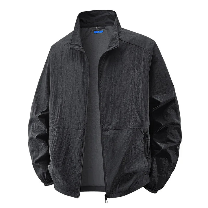 Lightweight men's casual jacket with a collar, ideal for transitional weather and comfortable everyday wear.