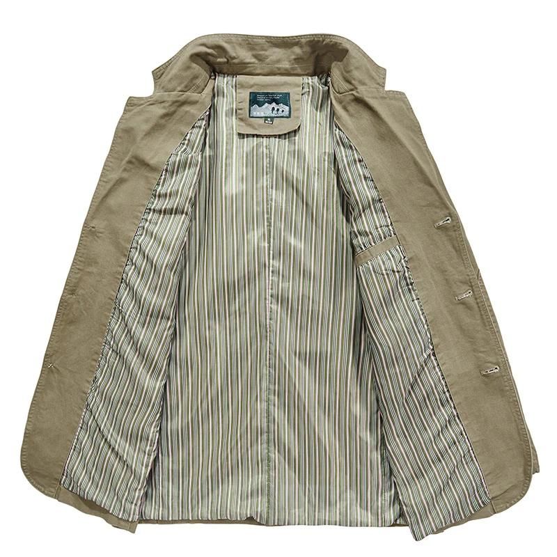 Stylish men's versatile blazer, perfect for smart casual occasions.