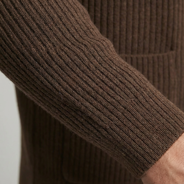 Comfortable men's button-front cardigan, ribbed texture, classic collar. Versatile layering piece.