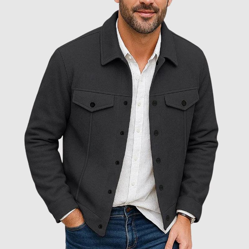 Men's casual shirt jacket with collar & chest pockets. Versatile button-up outerwear for everyday comfort.