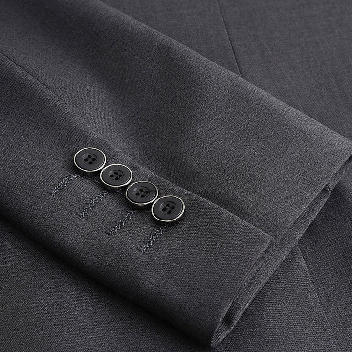 Lightweight men's casual single-breasted jacket, standard fit. All-season smart-casual men's fashion outerwear.