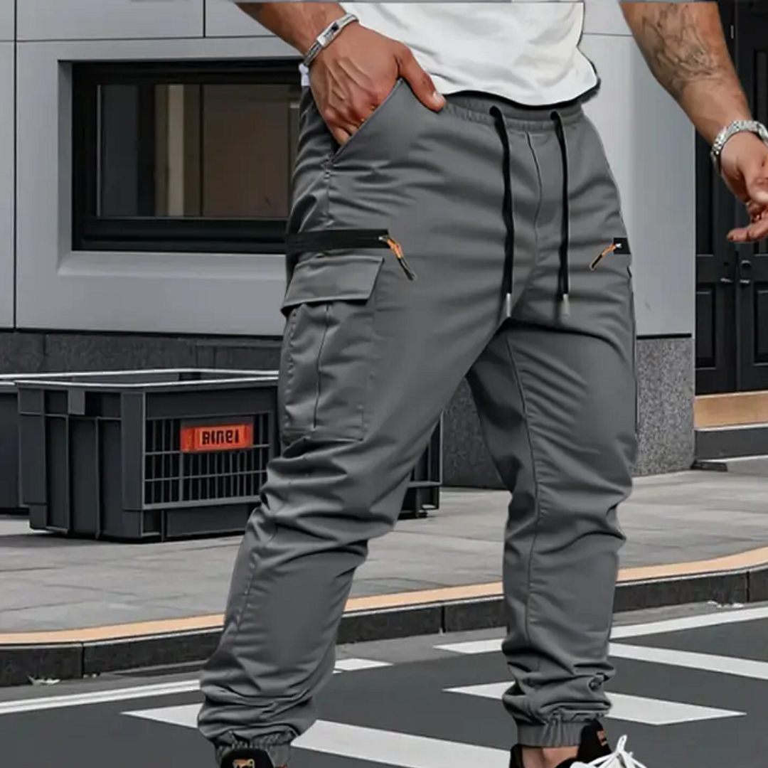 Comfortable men's stretch cargo pants featuring an elastic waist, perfect for travel and outdoor utility.