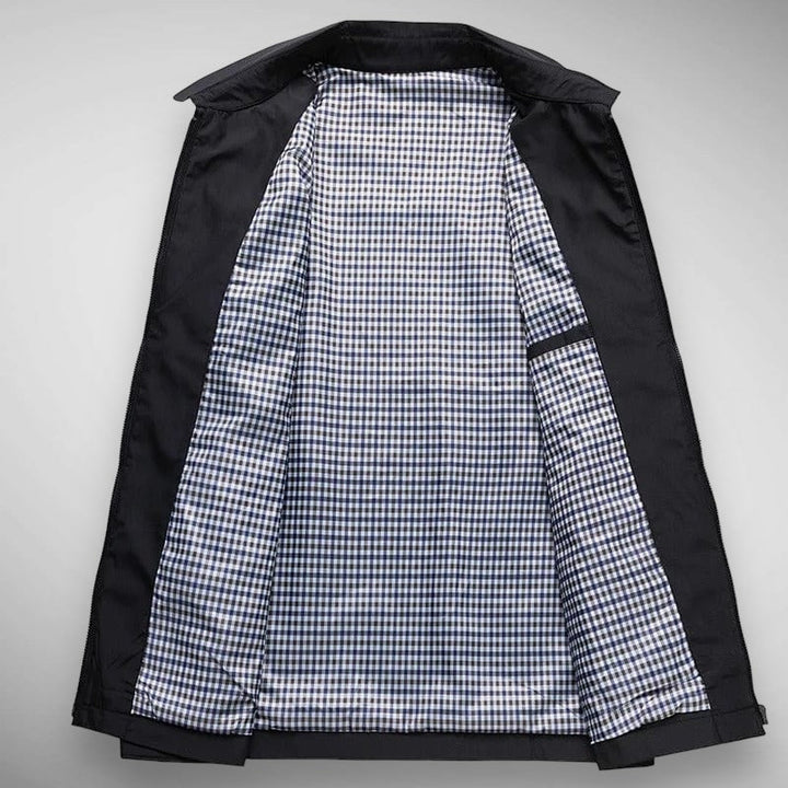Versatile men's collared zip-up jacket. Casual outerwear with cozy plaid lining, ideal for spring & autumn fashion.