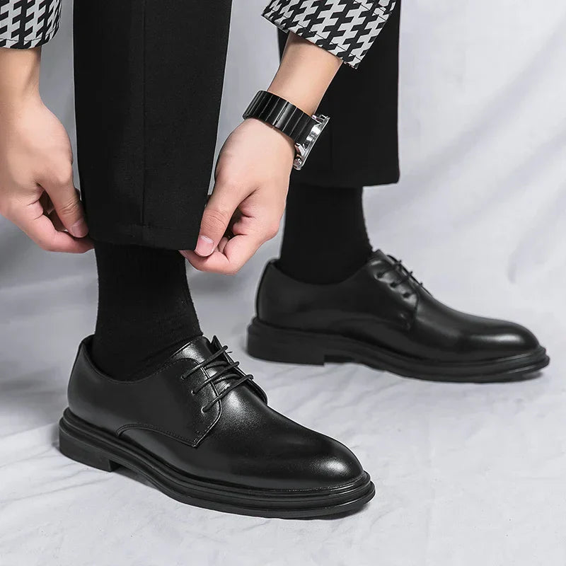 Sleek men's lace-up dress shoes in black, offering a sharp, professional look for any formal occasion.