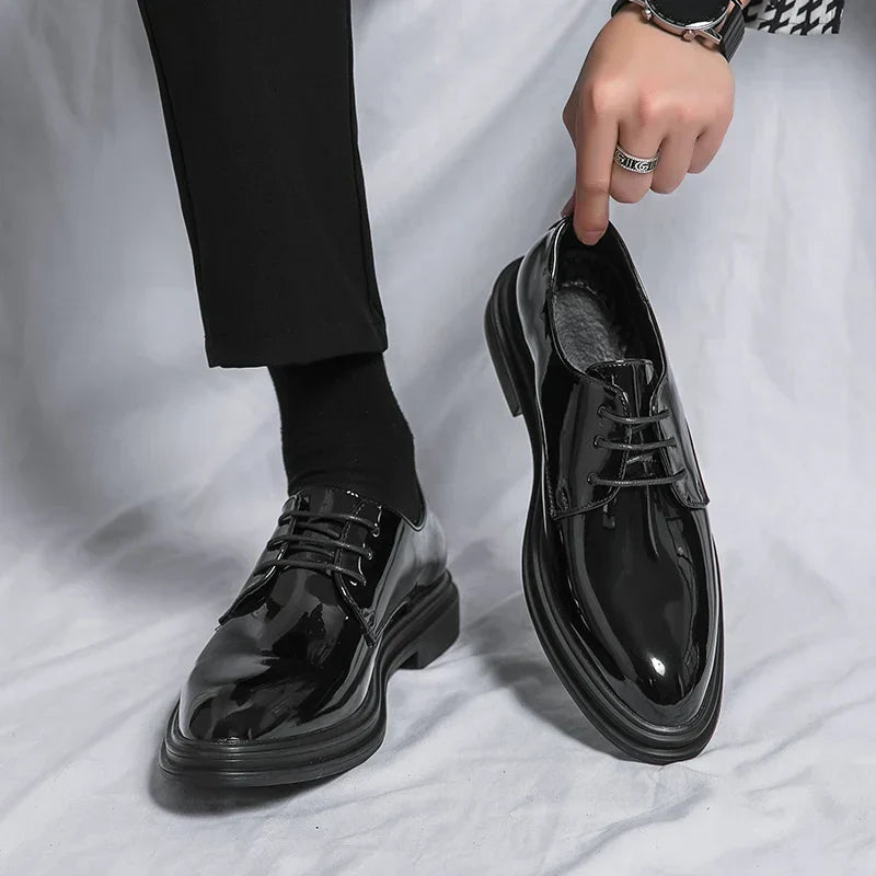 High-quality men's formal lace-up Oxfords, ideal for classic business attire and elegant evening wear.