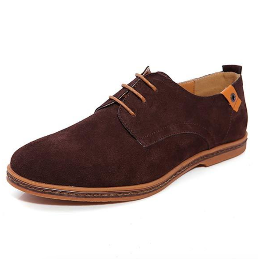 Elegant black leather men's Oxford dress shoes. Features classic lace-up style, round toe, ideal for formal occasions.