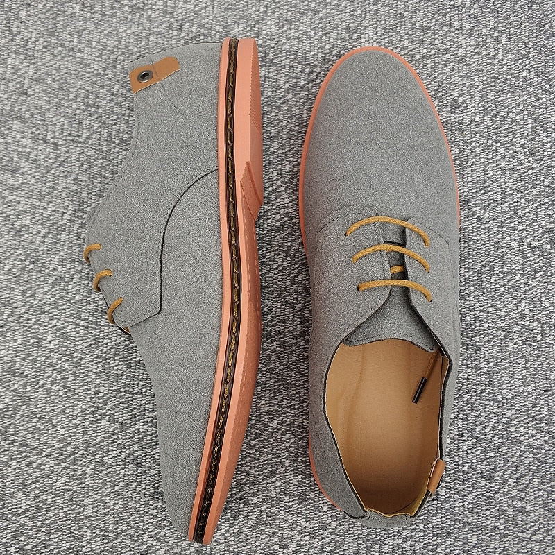Versatile men's Classic Oxford shoes, combining timeless style with comfortable design for any formal look.