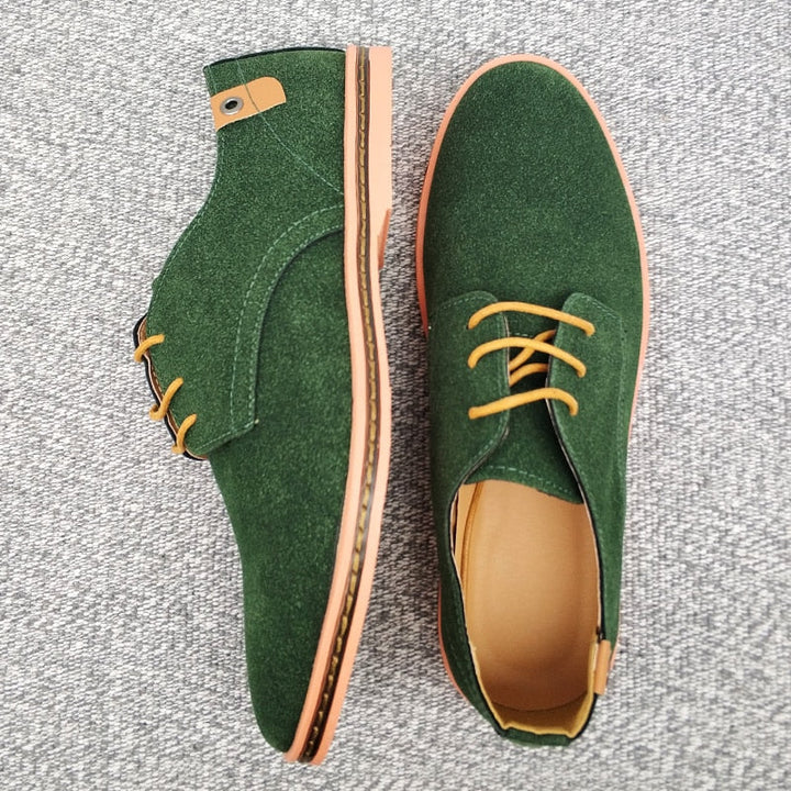 Durable sole of men's Classic Oxford shoes, offering comfort & grip for everyday business wear.