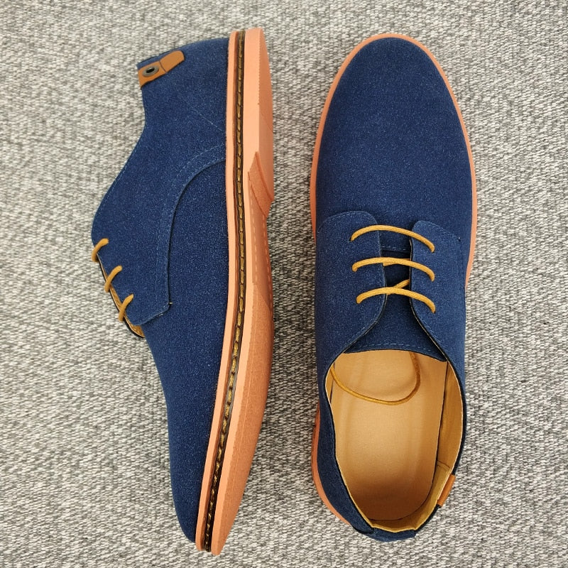 Inner view of men's comfortable Classic Oxford shoes, featuring soft lining for all-day wear & elegance.