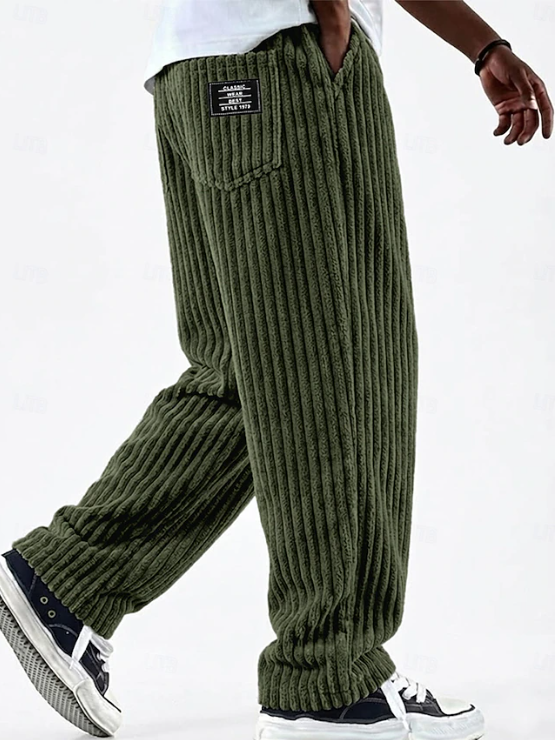 Stylish men's corduroy trousers in a relaxed fit, embodying timeless casual elegance.