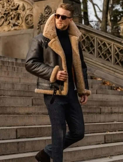 Men's fashionable brown flying jacket, combining bomber style with an adjustable, comfortable fit.