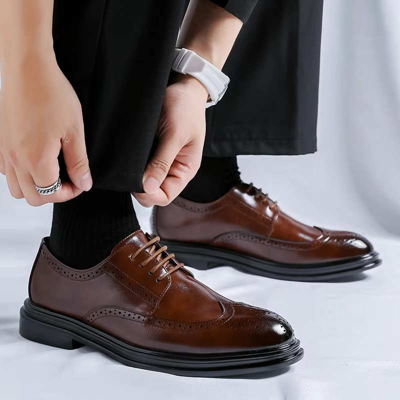 Dark brown men's classic Derby shoes featuring wingtip brogue accents, ideal for professional fashion.