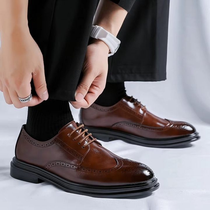 Dark brown men's classic Derby shoes featuring wingtip brogue accents, ideal for professional fashion.