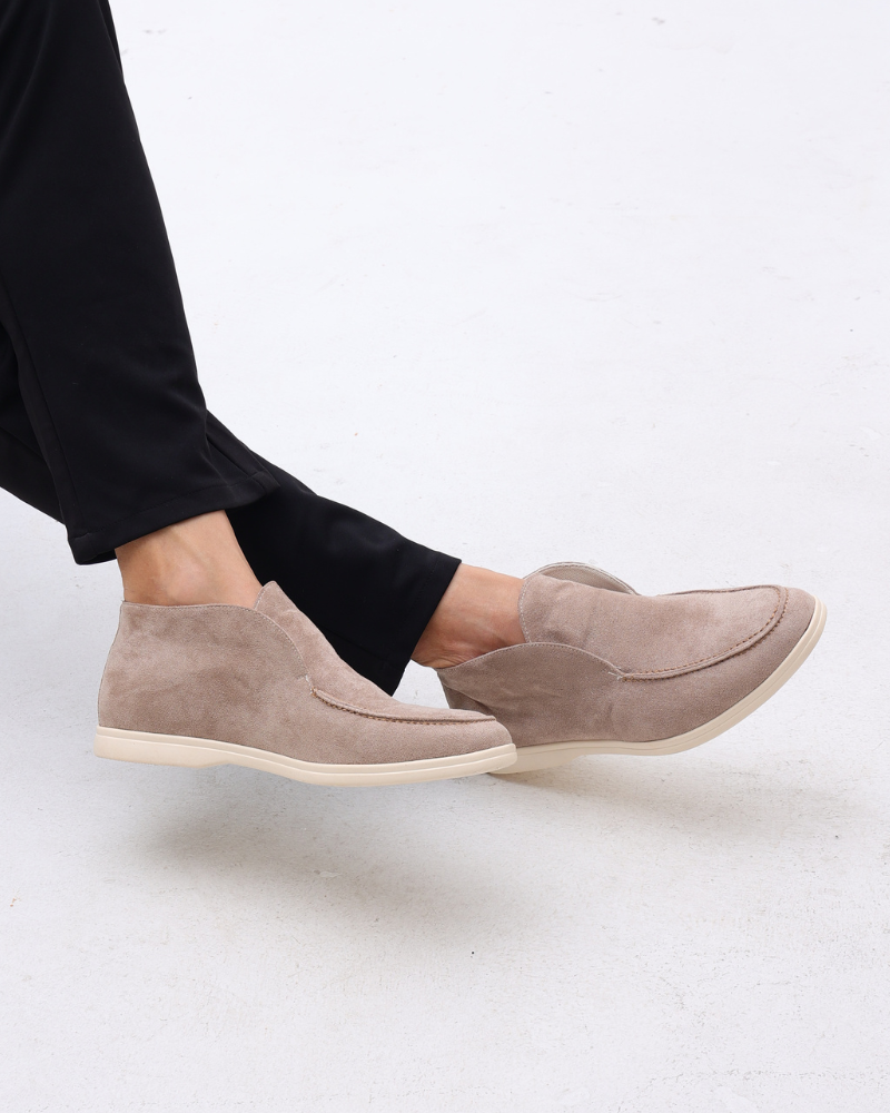Comfortable men's loafers made from premium, supple suede material.