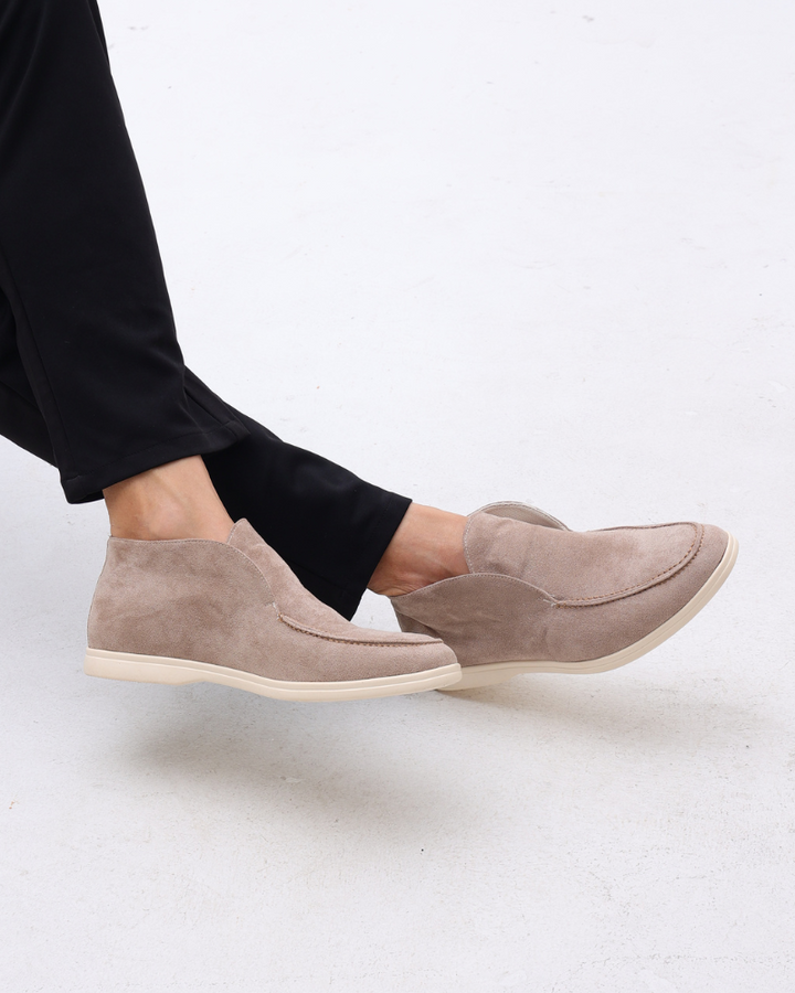Comfortable men's loafers made from premium, supple suede material.