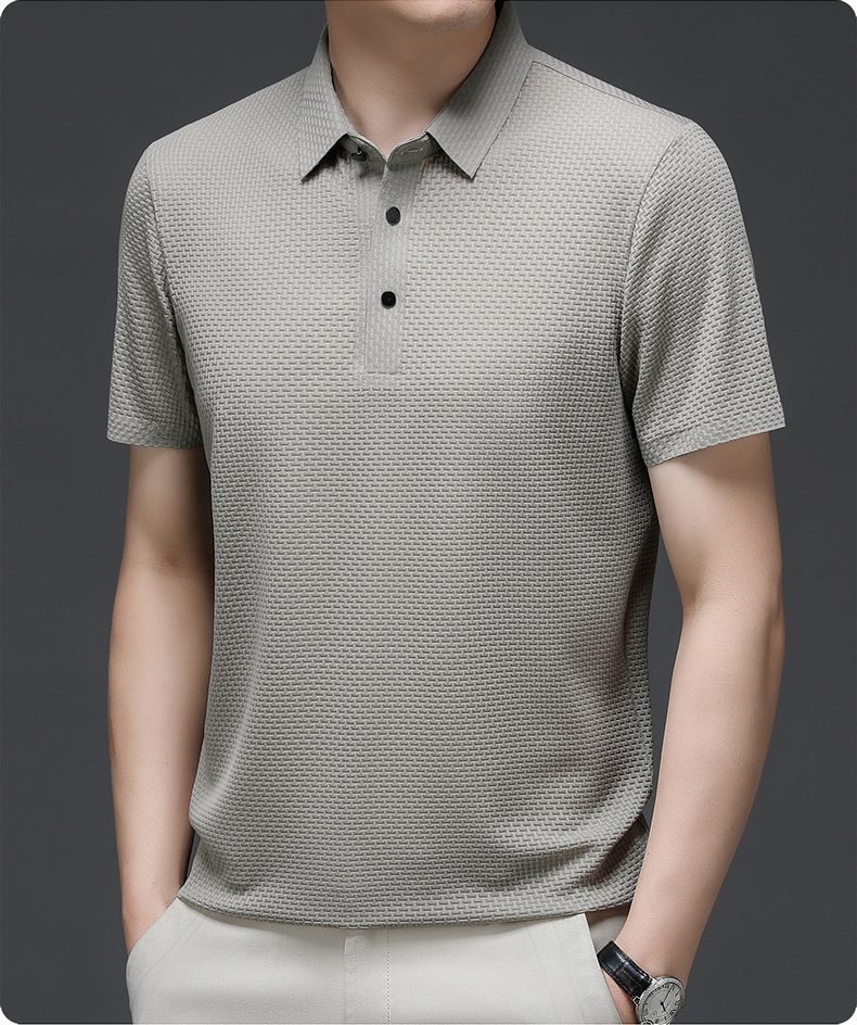 Elegant casual men's polo shirt with button-up details. Short sleeve, perfect for sophisticated comfort.
