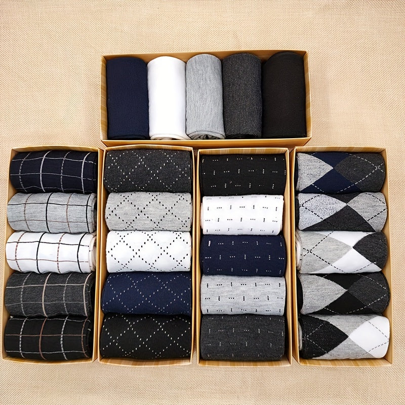 Men's classic checked socks, combining timeless style with modern comfort for daily wear.