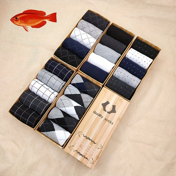 Stylish men's checked dress socks featuring a classic pattern, perfect for formal and casual outfits.