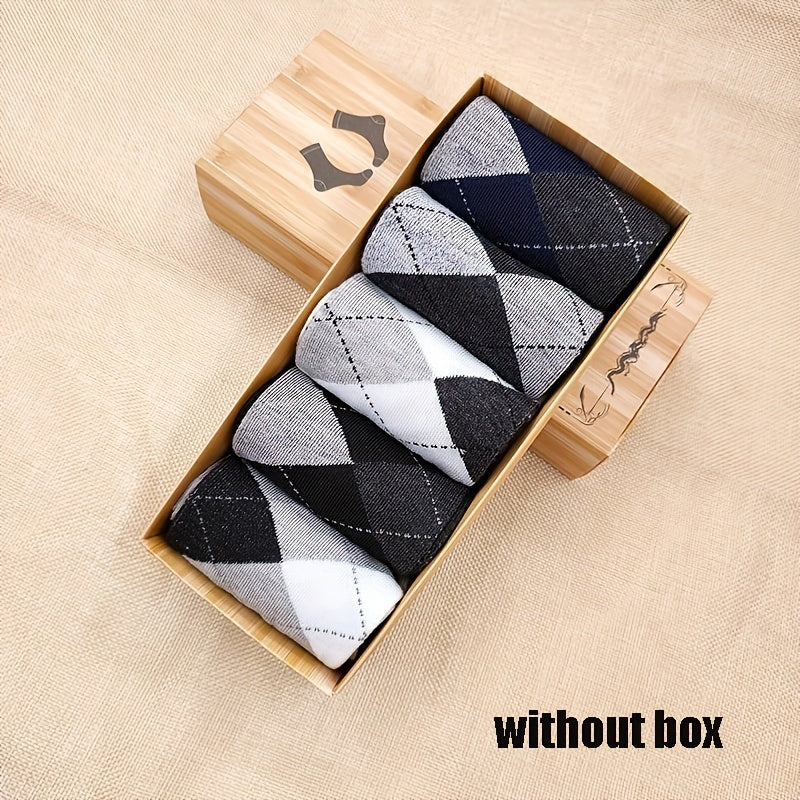 Elevate your style with these men's classic checked socks, a modern and comfortable accessory.