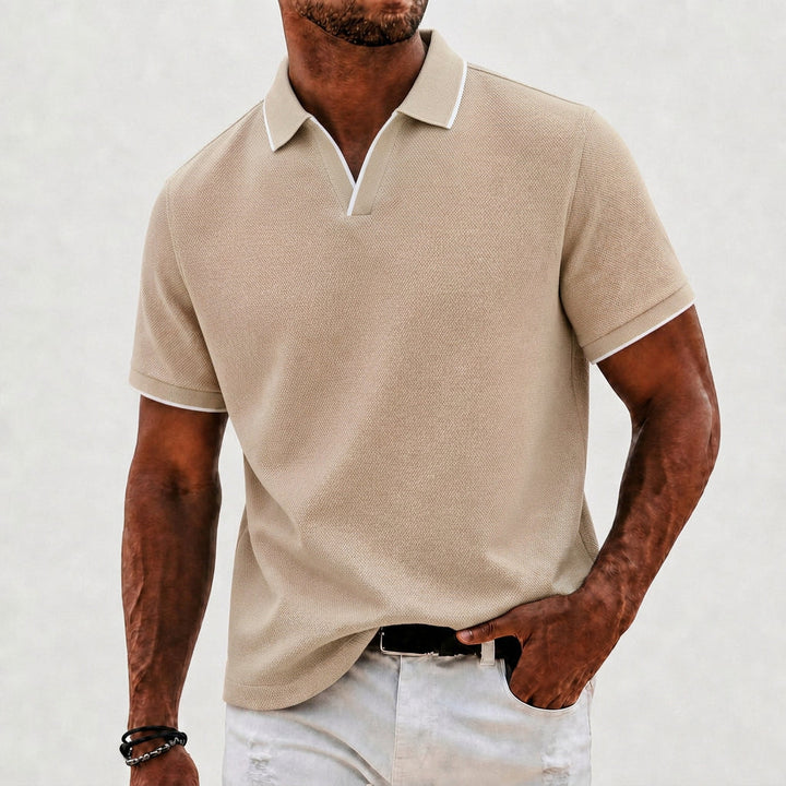 Effortlessly stylish men's knit polo shirt, classic collar. Offers a comfortable fit for casual wear.