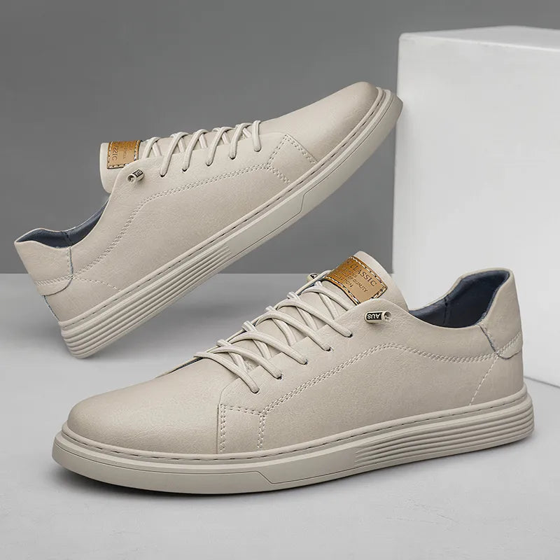 Men's classic comfortable sneakers in black, perfect for everyday wear and walking.