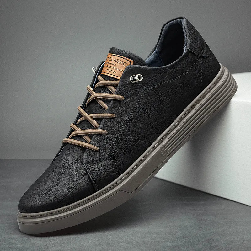 Comfortable and durable men's sneakers, ideal for travel and daily activities.