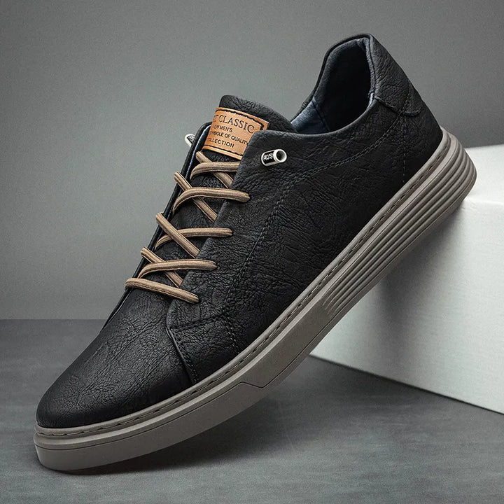 Comfortable and durable men's sneakers, ideal for travel and daily activities.