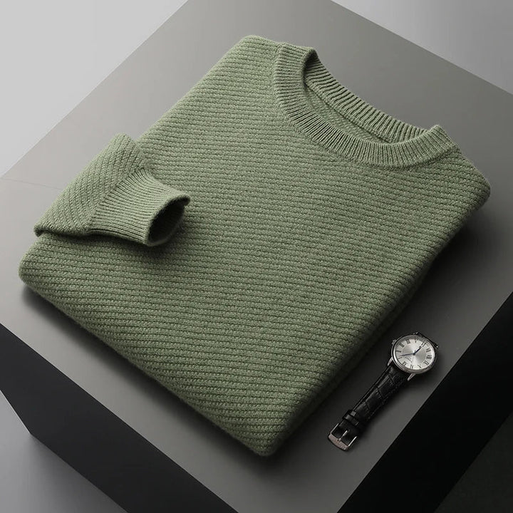 Men's classic crew neck sweater in a solid color, a comfortable and stylish long sleeve pullover.