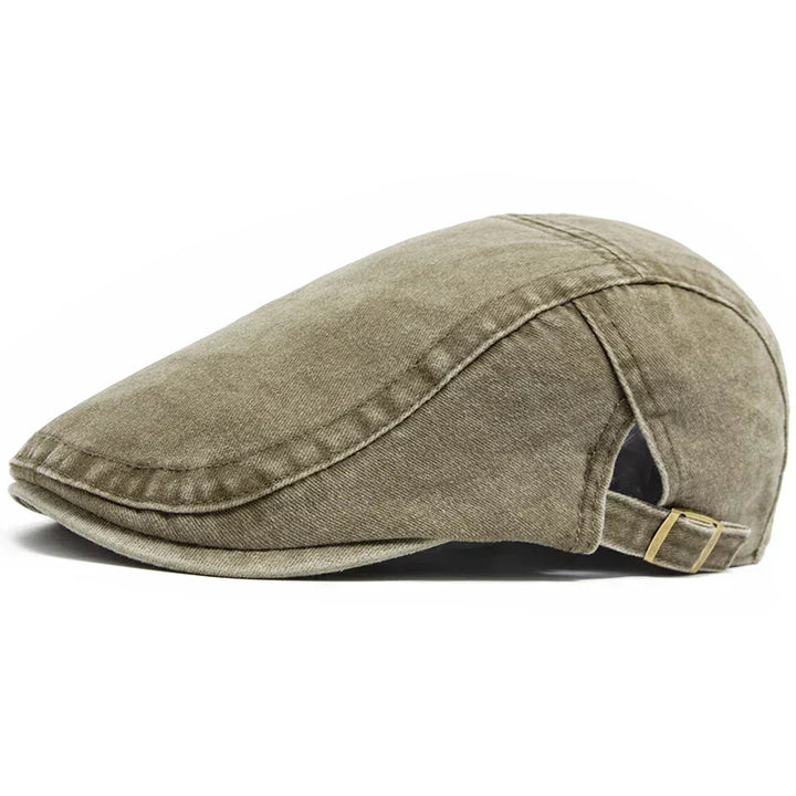 Casual men's flat cap in a neutral tone, versatile for any everyday fashion ensemble.