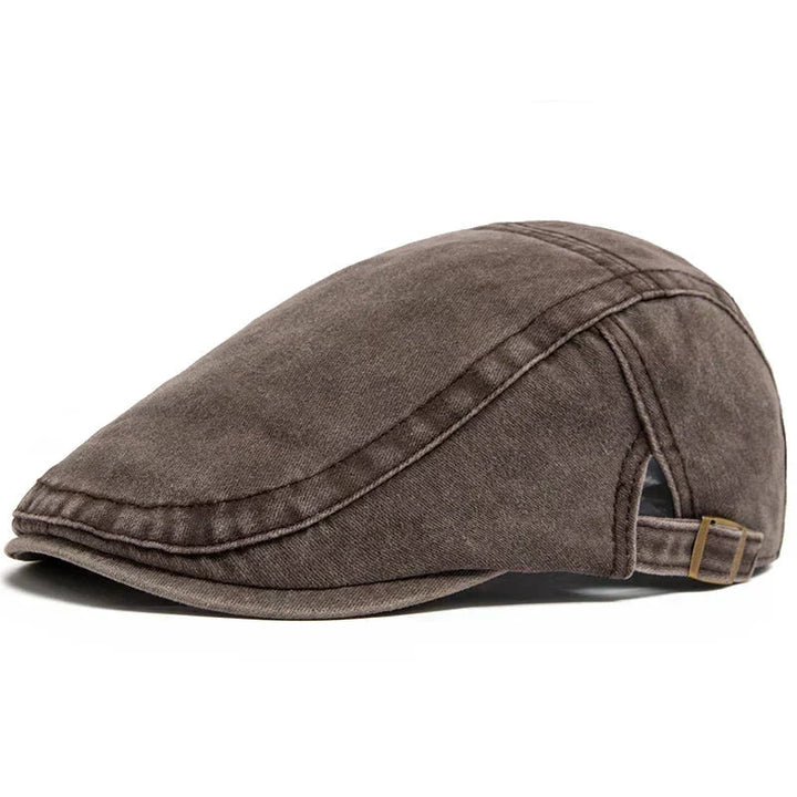 Lightweight men's classic cap, an essential casual accessory for modern menswear.