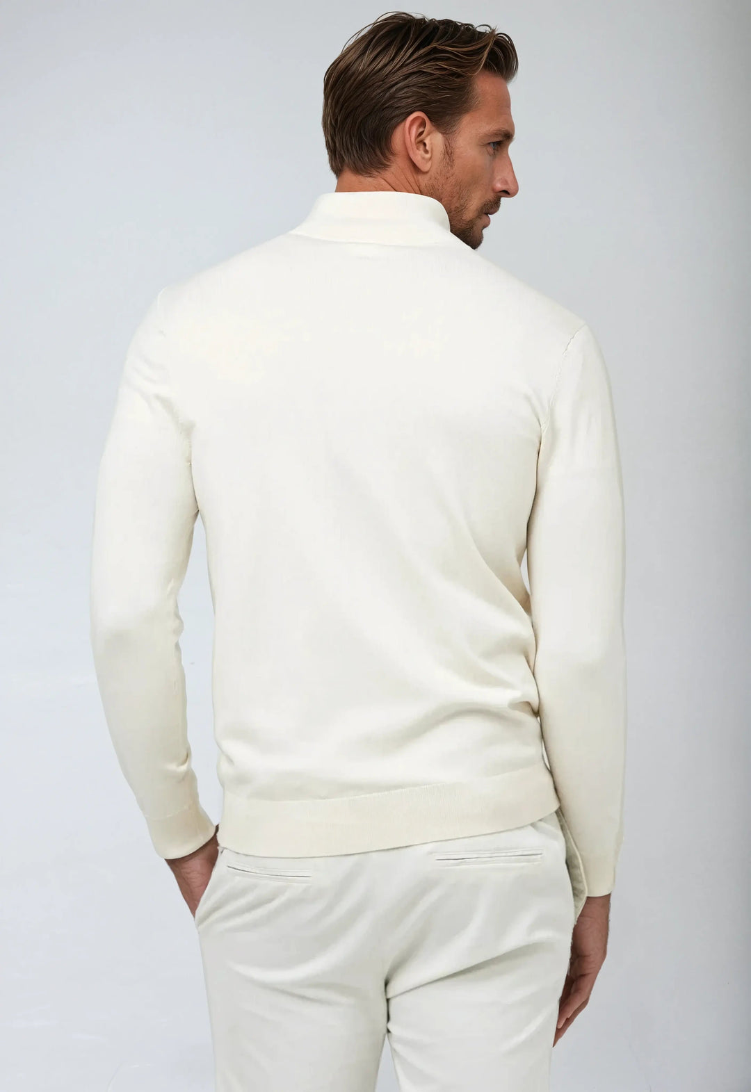 Comfortable men's half-zip sweatshirt, long sleeve for versatile layering & everyday wear. Effortless style.