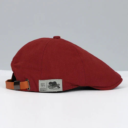 Stylish men's flat cap featuring a buckled side for adjustable comfort. Ideal fashion accessory for any outfit.