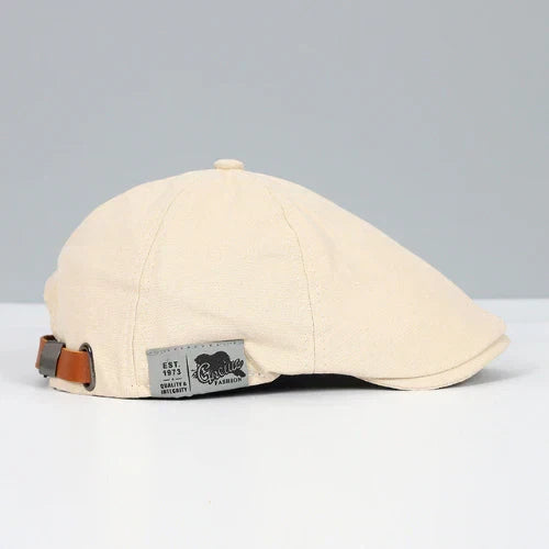 Adjustable men's ivy cap, featuring a sophisticated paneled design and button top. A versatile fashion hat.