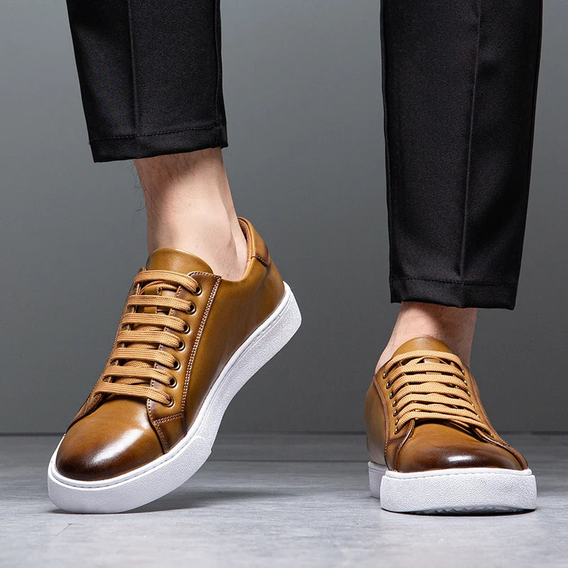 Men's classic leather-look trainers with lace-up closure