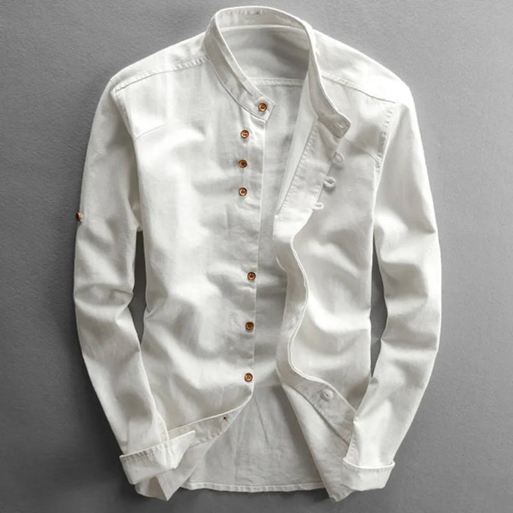 Effortless men's classic long sleeve shirt, combining comfort with versatile style for modern everyday fashion.