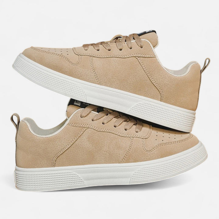 Classic men's low-top trainers, comfortable sneakers for versatile everyday casual wear.