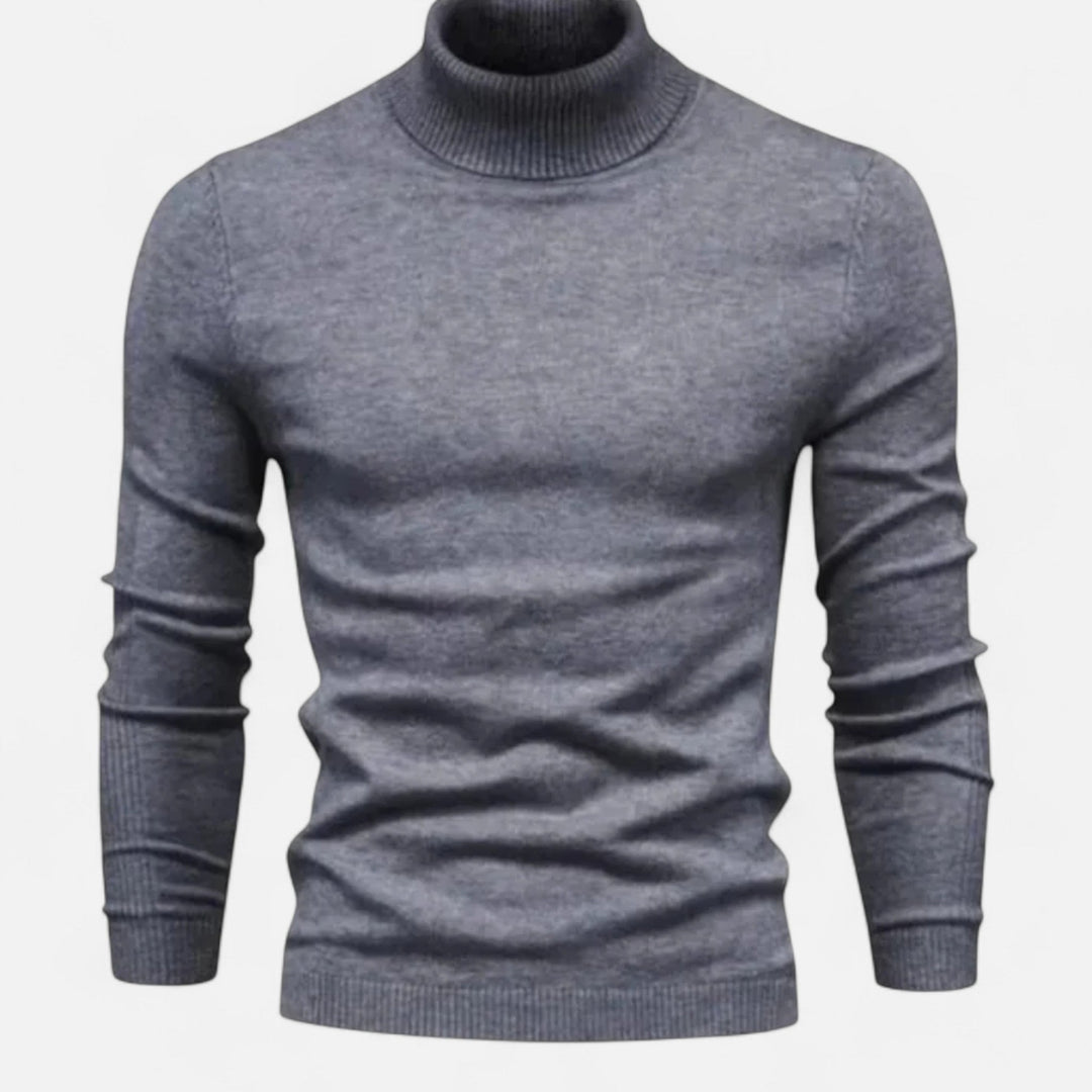 Versatile men's knitwear: Classic merino wool crew neck sweater for autumn.